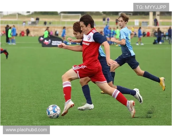 国家队新星闪耀国际赛场带领球队逆转夺冠引发球迷热议全国庆功时 国家队新星闪耀国际赛场带领球队逆转夺冠引发球迷热议全国庆功时