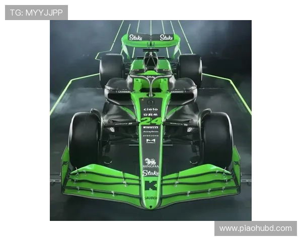 F1赛季最新动态车队竞争激烈引发车迷热议新技术突破引领未来发展 F1赛季最新动态车队竞争激烈引发车迷热议新技术突破引领未来发展