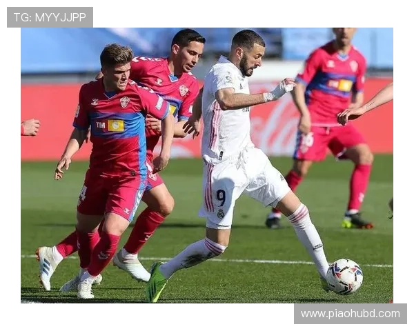 瓦伦西亚俱乐部新援亮相球队备战西甲赛季展现雄心与球迷共创辉煌未来