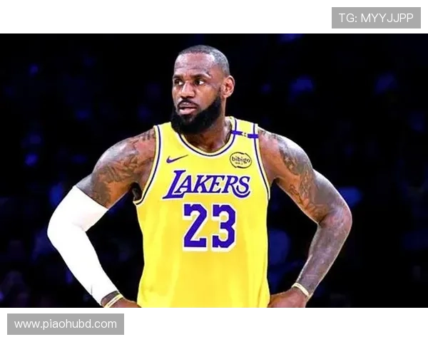 詹姆斯率湖人惊险逆转勇士巩固季后赛席位走势再掀争冠话题热度升